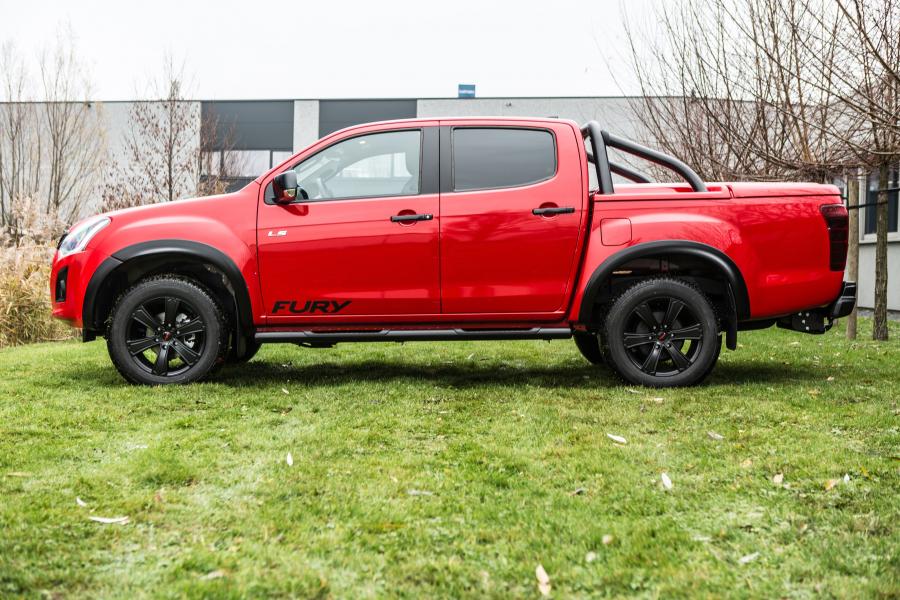  Isuzu D-Max Fury Double Cab 2018 года  (EU) (фото 4 из 18)